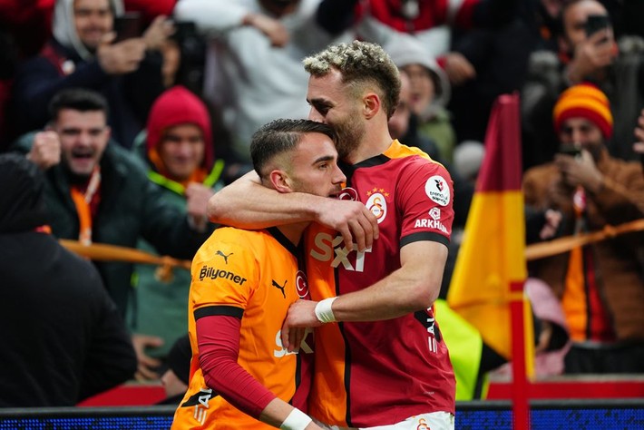 Dursun Özbek 4 transferin acısını çıkardı: Derhal istifa et! - Resim: 17