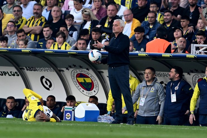 Ali Koç Jose Mourinho'dan vazgeçmiyor! Onu göndereceğine 9 yıldızı satış listesine koydu - Resim: 5