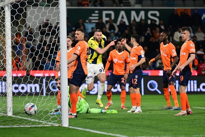 Ali Koç kavganın tam ortasında kaldı! Sergen Yalçın ve Montella için birbirlerine girdiler - Resim: 12