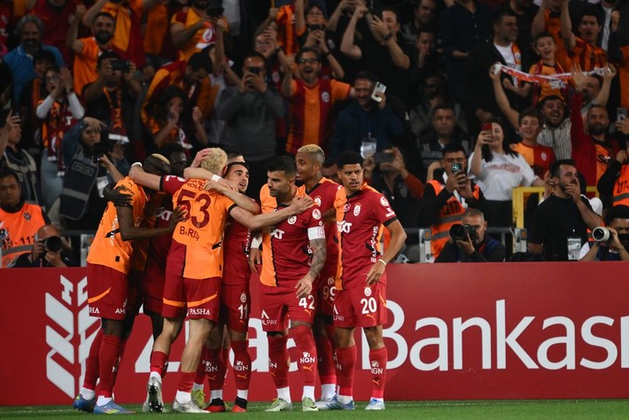 3-0'ın ardından Galatasaray'da ayrılık! Talisca'nın yerine 40 milyon euroya imza atacak - Resim: 10