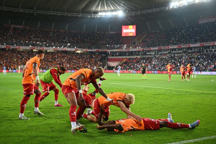 3-0'ın ardından Galatasaray'da ayrılık! Talisca'nın yerine 40 milyon euroya imza atacak - Resim: 5
