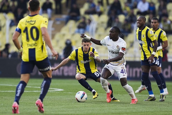 Ali Koç kararını verdi! Sadece Mourinho'yu değil yanında iki yıldızı da Arabistan'a gönderiyor - Resim: 2