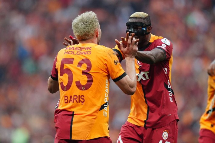 Dursun Özbek 6 futbolcunun hesabını kesti: Kutlamaları yapın sonra kendinize yeni bir kulüp bakın - Resim: 17