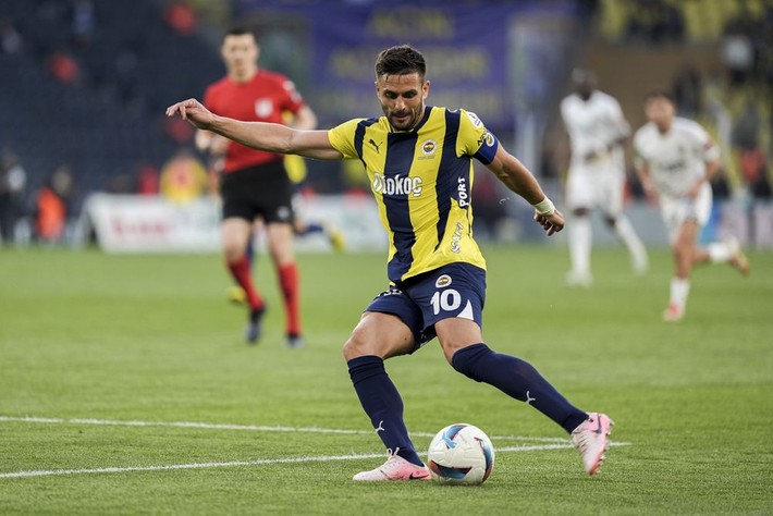 Ali Koç kararını verdi! Sadece Mourinho'yu değil yanında iki yıldızı da Arabistan'a gönderiyor - Resim: 12