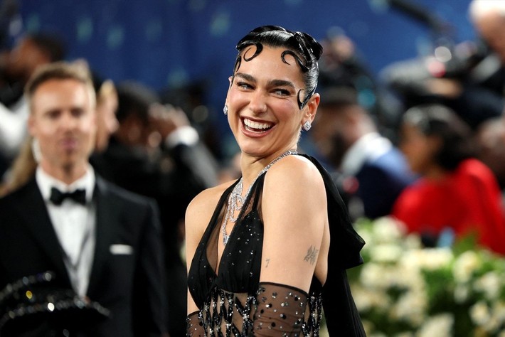 Yenikapı'da tarihi kutlama! Dua Lipa'nın Galatasaray'a cevabı ortaya çıktı - Resim: 1