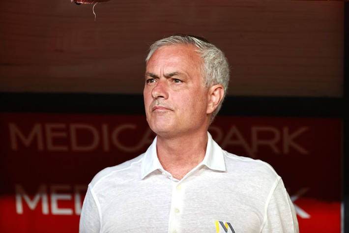4-2'den sonra iki futbolcunun fişini çekti: Siz Fenerbahçe'nin topçusu değilsiniz! - Resim: 5