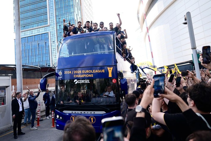 Ali Koç 5 milyon euro harcadı 255 milyon euro kazandı: Fenerbahçe'yi dünya izledi dünya! - Resim: 2