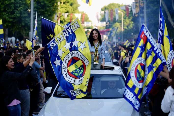 Ali Koç 5 milyon euro harcadı 255 milyon euro kazandı: Fenerbahçe'yi dünya izledi dünya! - Resim: 17