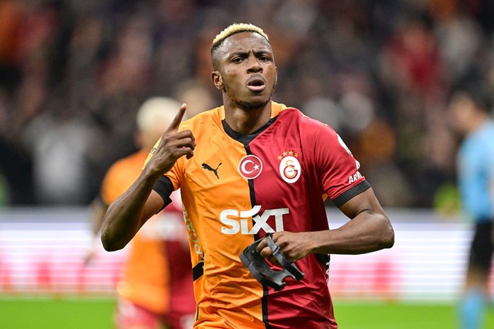 Osimhen Hakan Çalhanoğlu'nun hocasıyla birlikte Al Hilal'de! 3 yıllık imzalar atıldı formalar bile basıldı - Resim: 4