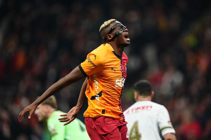 Osimhen Hakan Çalhanoğlu'nun hocasıyla birlikte Al Hilal'de! 3 yıllık imzalar atıldı formalar bile basıldı - Resim: 6