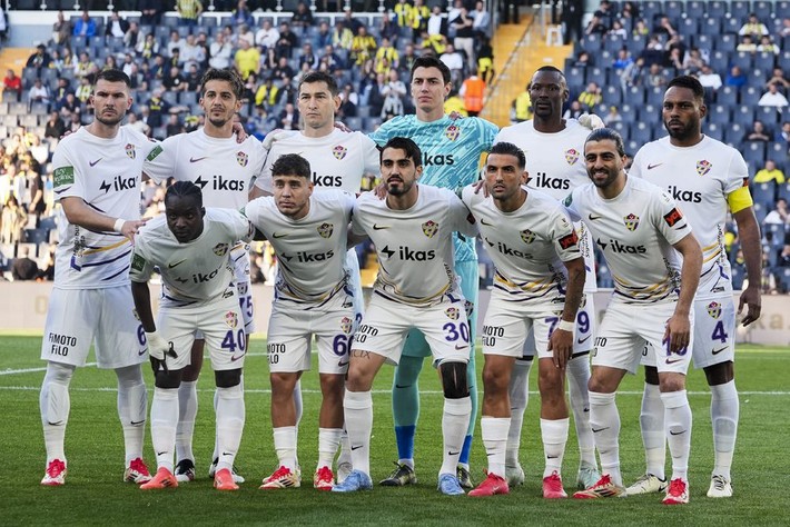 Jose Mourinho'dan iki kadro dışı birden! İkisi de antrenmanlara en son gelen oyuncularmış - Resim: 2