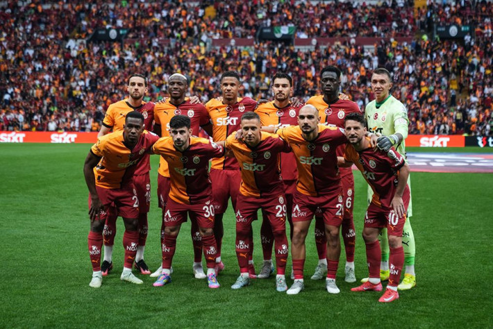 2-0'dan sonra 3 futbolcunun cezasını kesti: Siz Galatasaray'ın topçusu değilsiniz - Resim: 2