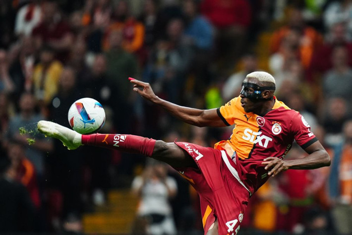 2-0'dan sonra 3 futbolcunun cezasını kesti: Siz Galatasaray'ın topçusu değilsiniz - Resim: 6