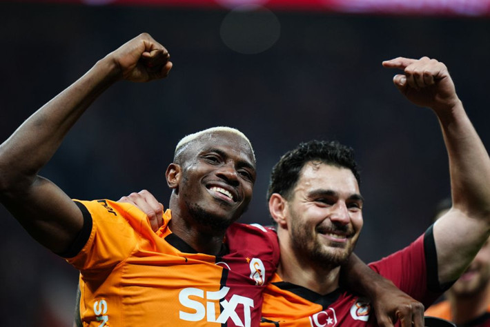 2-0'dan sonra 3 futbolcunun cezasını kesti: Siz Galatasaray'ın topçusu değilsiniz - Resim: 11