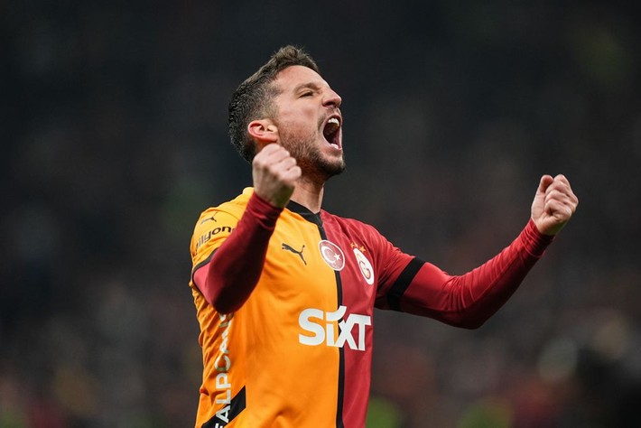 Victor Osimhen Galatasaray'da kaldı! Ağabeyi resmen açıkladı: Gitmiyoruz - Resim: 11