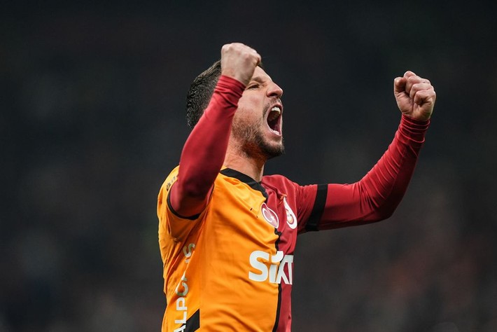 Victor Osimhen Galatasaray'da kaldı! Ağabeyi resmen açıkladı: Gitmiyoruz - Resim: 12