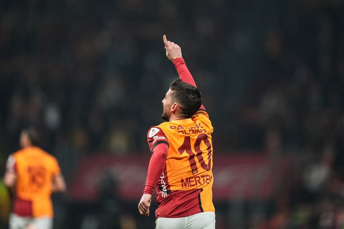 Victor Osimhen Galatasaray'da kaldı! Ağabeyi resmen açıkladı: Gitmiyoruz - Resim: 13
