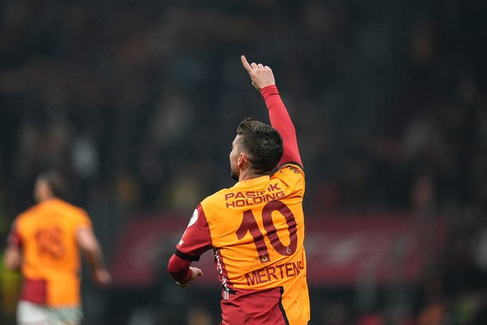 Victor Osimhen Galatasaray'da kaldı! Ağabeyi resmen açıkladı: Gitmiyoruz - Resim: 14