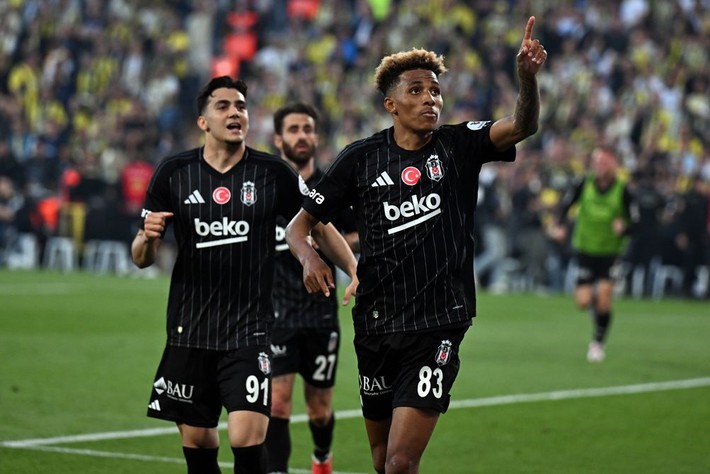 Dursun Özbek Gedson Fernandes transferini duyunca telefona sarıldı: Orta saha krizini çözdük - Resim: 3