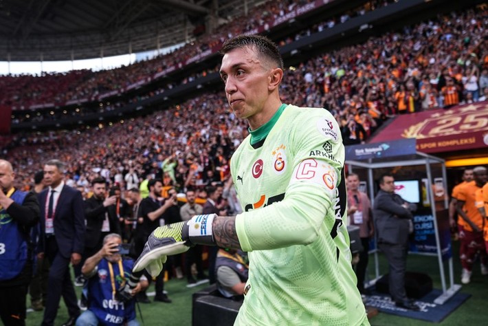 Dursun Özbek'i Miha Zajc kurtardı! 100 M.€'luk kaleciye 'Hiç düşünme Galatasaray'a git' dedi - Resim: 2