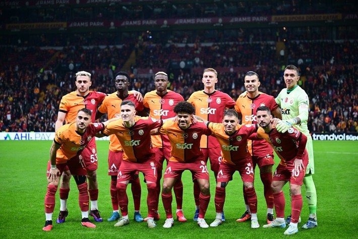 Dursun Özbek'in imdadına Tadic'le Ziyech yetişti: Sizin sayenizde kaleci sorunumuz bitti - Resim: 6