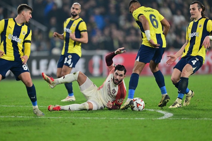 Ali Koç Romulo'nun kanat forveti için 8 milyon euro teklif etti! 61 maçta 5 gol 13 asisti var - Resim: 3