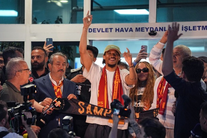 Leroy Sane Cengiz Ünder ve Diego Carlos'tan daha ucuza geldi: Nasıl yaptınız bu transferi helal olsun! - Resim: 2