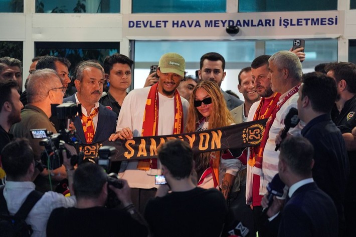 Emre Belözoğlu ile Mesut Özil arasında 'Sane' atışması: Bir de her yerde Fenerbahçeliyim diyorsun - Resim: 13