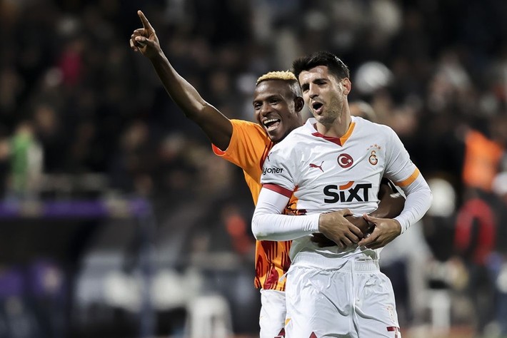 Galatasaray'da oynamak istemiyorum dedi Fabregas'a haber gönderdi: Gelmeye hazırım - Resim: 2