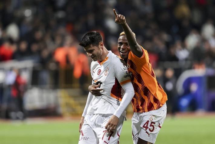 Galatasaray'da oynamak istemiyorum dedi Fabregas'a haber gönderdi: Gelmeye hazırım - Resim: 4