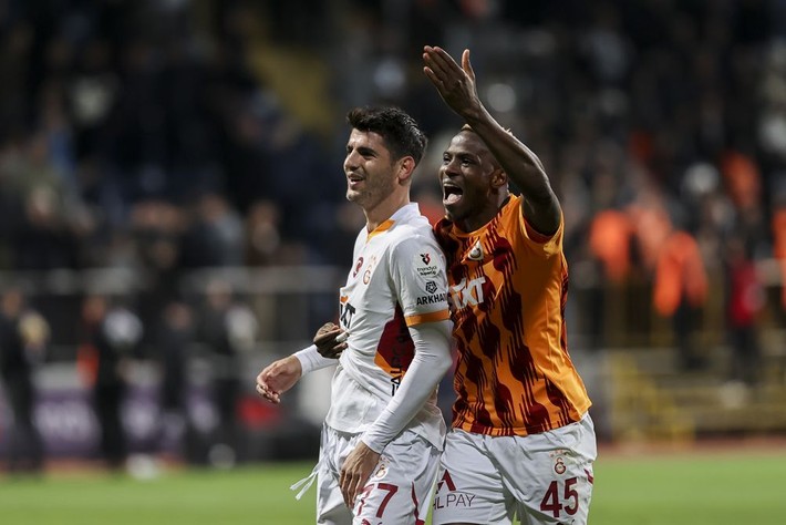 Galatasaray'da oynamak istemiyorum dedi Fabregas'a haber gönderdi: Gelmeye hazırım - Resim: 5