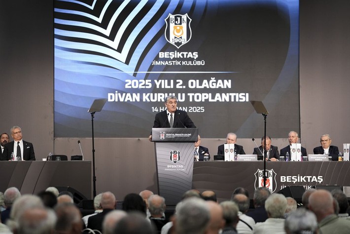 Serdal Adalı'yı Emre Belözoğlu ipten aldı! Süper Lig'in gol kralı Beşiktaş'a evet dedi - Resim: 2