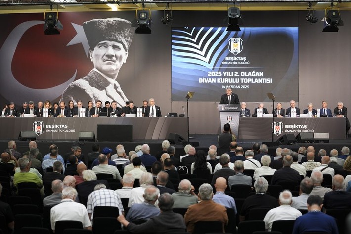 Serdal Adalı'yı Emre Belözoğlu ipten aldı! Süper Lig'in gol kralı Beşiktaş'a evet dedi - Resim: 3