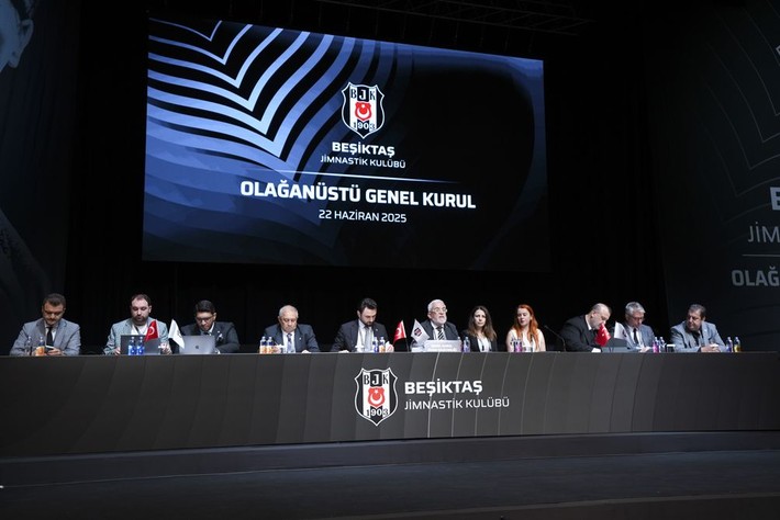 Serdal Adalı'yı Emre Belözoğlu ipten aldı! Süper Lig'in gol kralı Beşiktaş'a evet dedi - Resim: 4