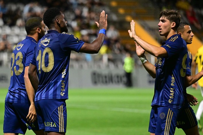 Jhon Duran: Manchester United'dan teklif aldım Fenerbahçe'ye söz verdim! - Resim: 12