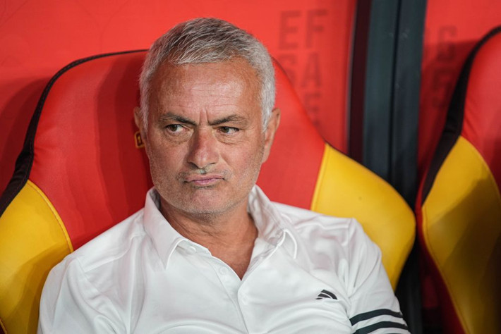Jose Mourinho işin içinden çıkamadı Volkan Demirel'in sol bekine sarıldı: Topla çıkamıyoruz! - Resim: 12