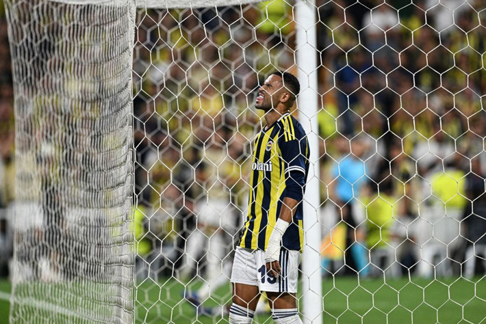 0-0'ın ardından Mourinho'ya yaylım ateşi: Bu iki futbolcuyu nasıl yan yana oynatırsın - Resim: 10