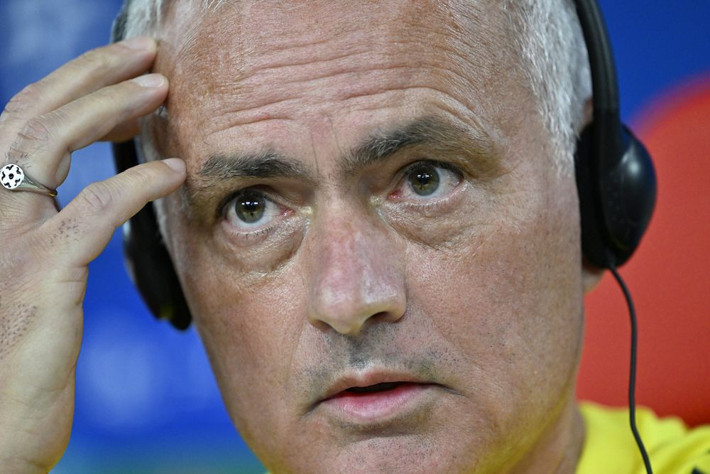 Jose Mourinho ile Hamdi Akın arasında kaos! Tam da tarihi Benfica maçı öncesi... - Resim: 5