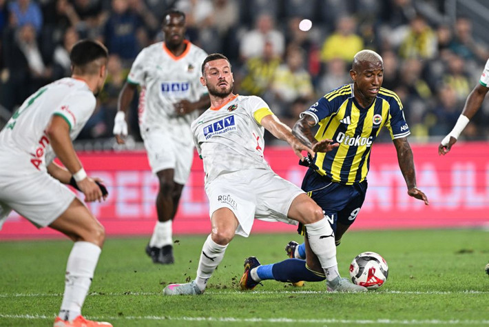 2-2'nin ardından Tedesco'ya ilk eleştiri: Mourinho yedek bırakıyordu sen neden bırakıyorsun? - Resim: 3