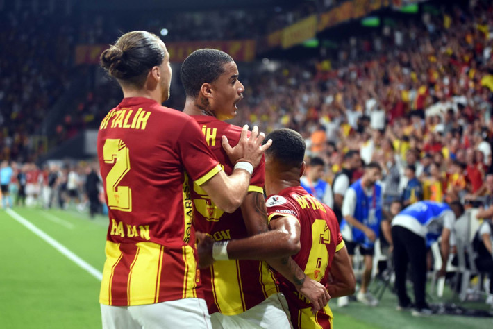 Kahveci'nin hayran kaldığı Göztepeli: Ne top oynadı! - Resim: 2