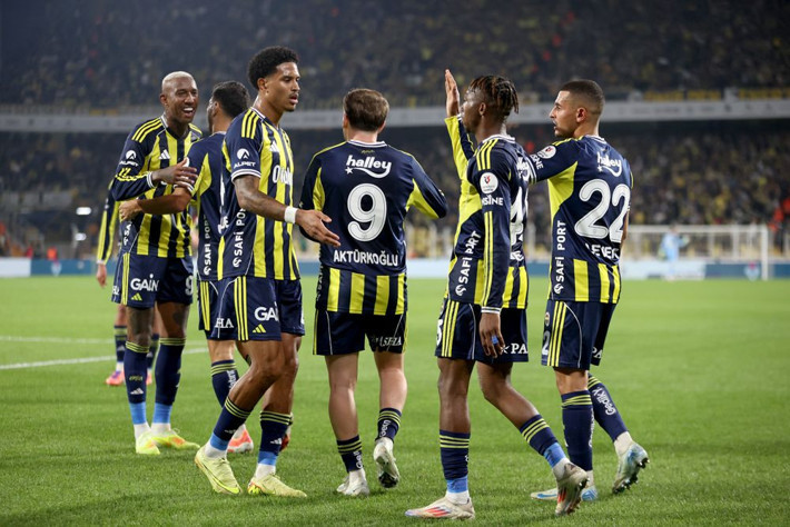 Tedesco üç futbolcuyu oynatınca kıyamet koptu: Bunların hiçbiri hazır değil hocam - Resim: 5