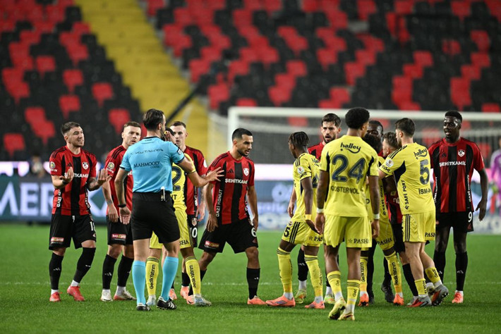 Jorge Jesus transfer etti Tedesco vitrine çıkardı! Fenerbahçe'nin üç yıldızı için Kadıköy'e geliyorlar - Resim: 6