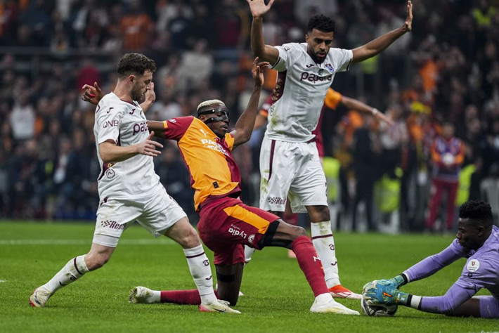 0-0'ın ardından 600 bin euroluk orta saha ayakta alkışlandı: Sara ve Torreira'yı yanına yaklaştırmadı - Resim: 8