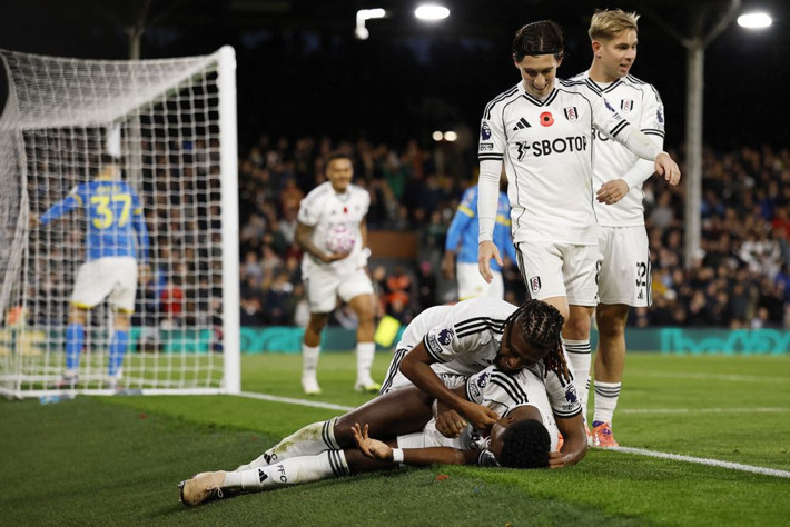 Dursun Özbek Van Bronckhorst'la sol stoper problemini çözdü! İngiltere'den Galatasaray'a geliyor - Resim: 9