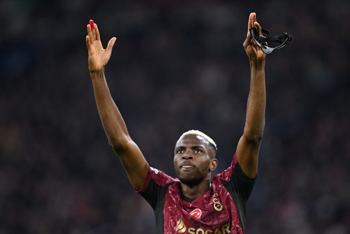 Sadettin Saran Osimhen gitsin diye dua ediyor! Dünyaca ünlü transferi Nijeryalı yıldızın ellerinde - Resim: 3