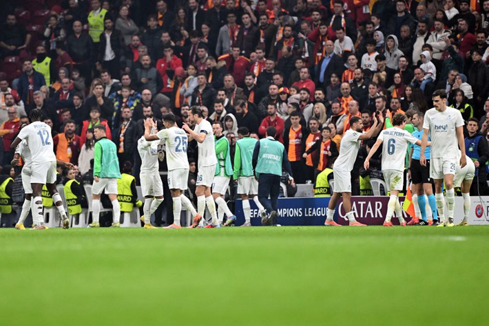 1-0'ın ardından Okan Buruk ve üç yıldıza yaylım ateşi: Demek ki Osimhen olmayınca olmuyor - Resim: 6