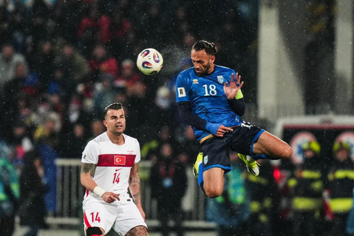 1-0'lık tarihi zaferin ardından tatlı-sert sözler: Hepiniz üst düzey futbolcularsınız bu panik niye? - Resim: 6