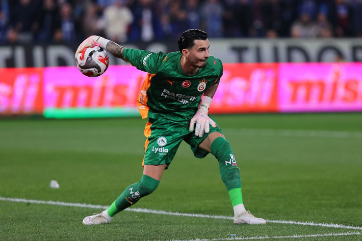 Barış Alper Yılmaz'ın Pina'ya yaptığı hareket kırmızı mıydı? Trio 16 pozisyonu tek tek yorumladı - Resim: 3