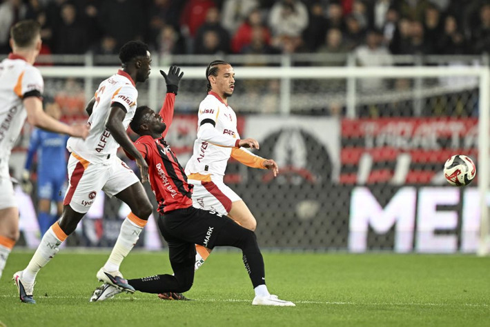 2-1'den sonra Uğurcan Çakır hakkında inanılmaz sözler: Doğru yer alamıyor! - Resim: 4