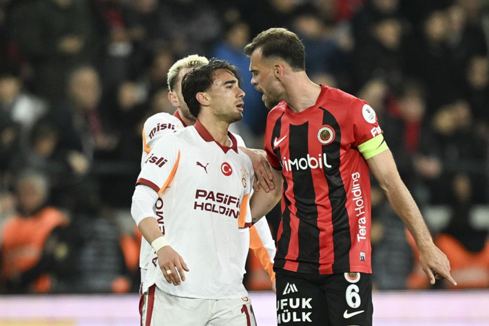 Leroy Sane attı Yunus Akgün ofsaytta diye gol sayılmadı! Trio 14 pozisyonu tek tek açıkladı - Resim: 7